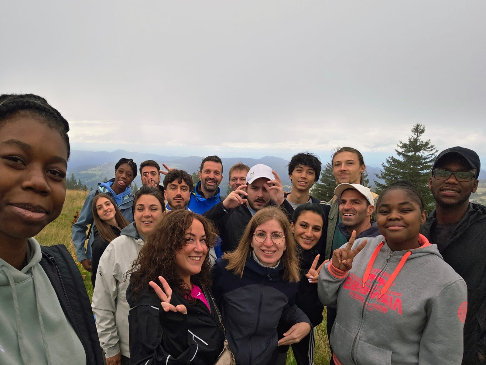 Photo de groupe du groupe de jeunes